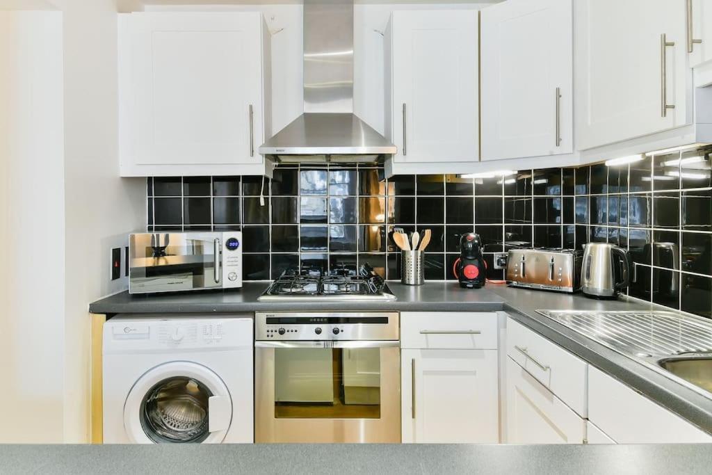 Knightsbridge Stylish Two Bedroom Apartment ロンドン エクステリア 写真